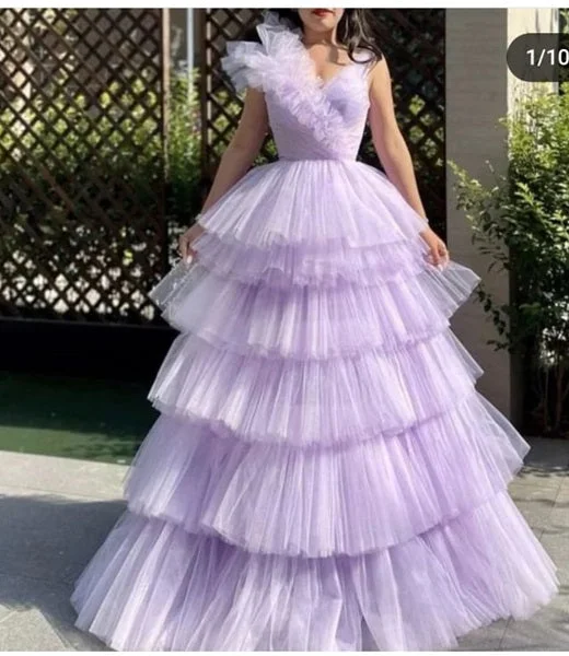 G3030,Lavender Prewedding Shoot Trail Gown, Size (All)pp Modern Bridal Gown