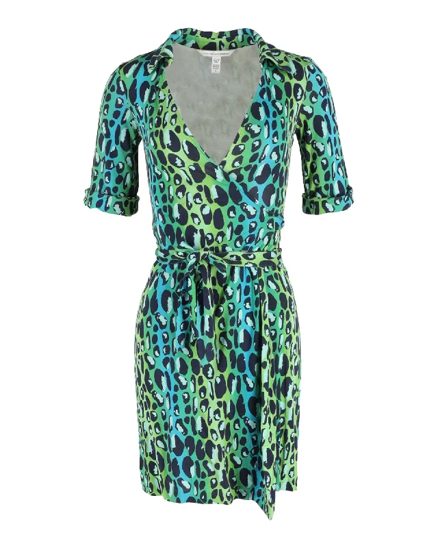 Diane Von Furstenberg Printed Wrap Dress in Green Silk Satin unclassified dresses